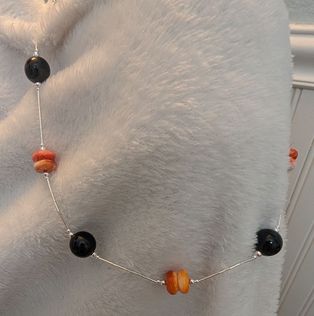 925 Sterling Silver "Liquid Silver" Necklace With Spiny Oyster And Black Onyx - Picture 3 of 3